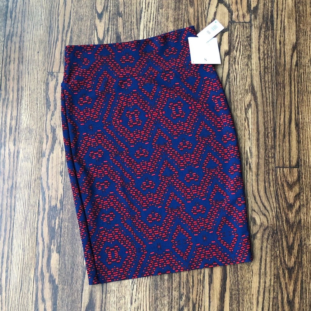 ✨NWT LuLaRoe Cassie Skirt, Blue and Red, Size S